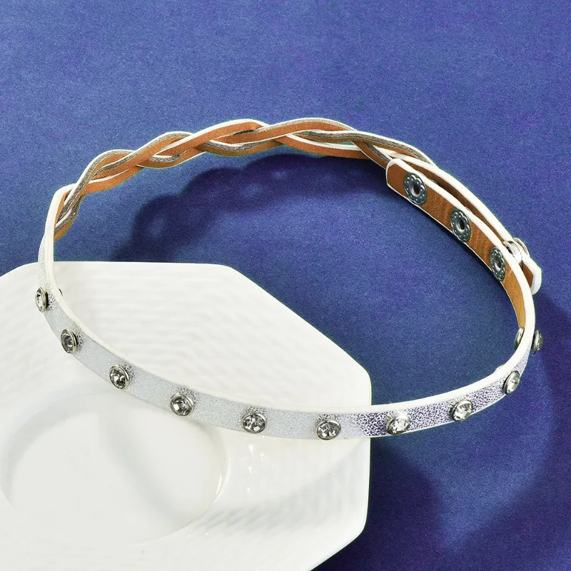 Collare con rivetti a forma di cuore a doppio anello bianco punk piccante, catena con clavicola intrecciata con colletto in vera pelle di metallo