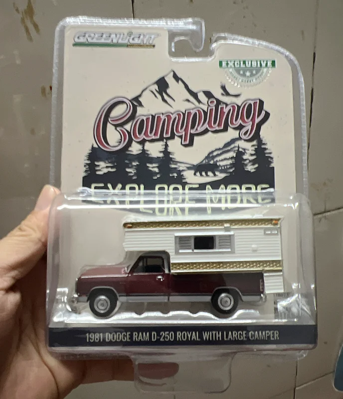 1/64 GREENLIGHT 1978 ForFord F-250 dodge with larg camper Collection of die cast alloy trolley model ornaments