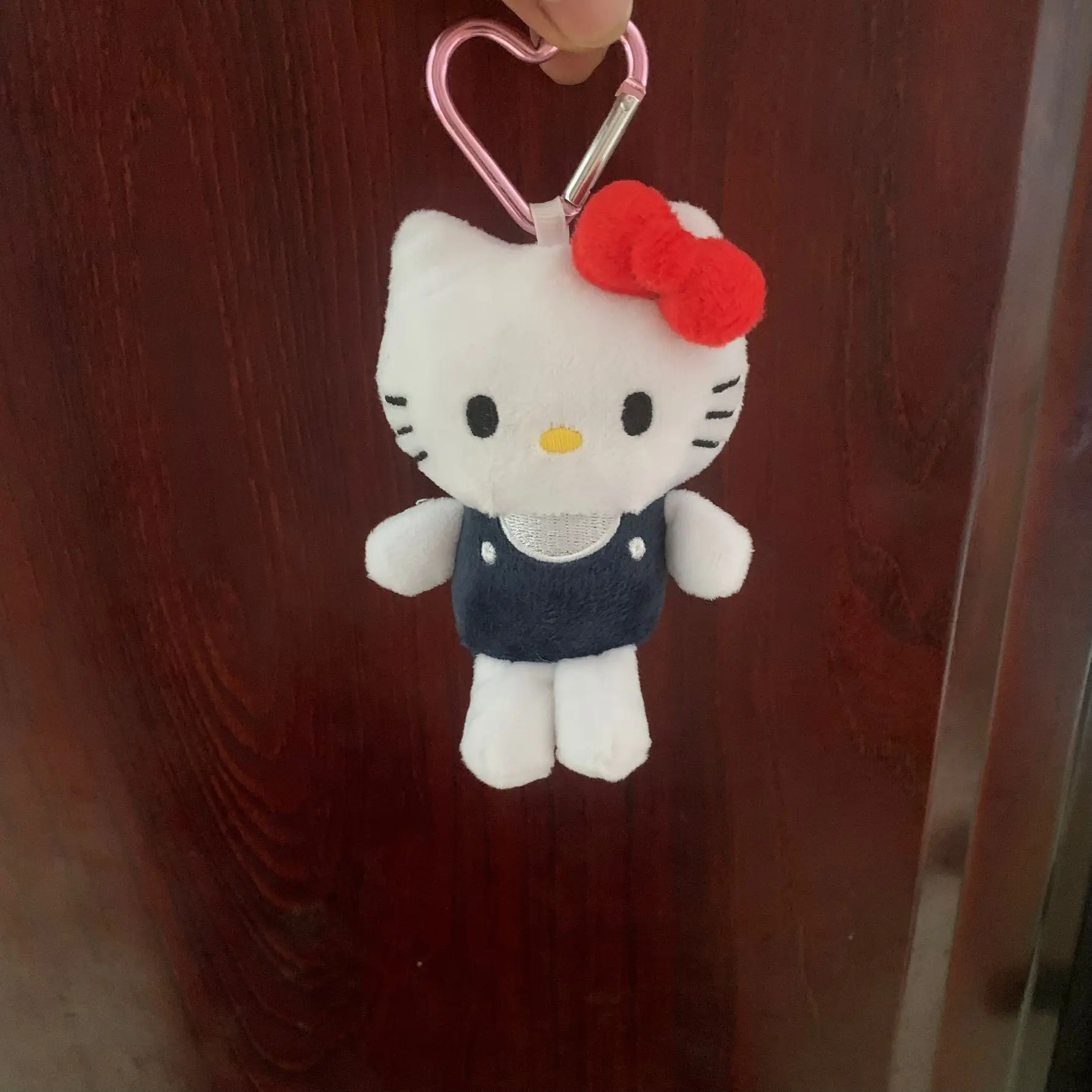 かわいいハローキティのぬいぐるみペンダント、赤いリボンと青いドレス、漫画のキーホルダーバッグチャーム、子供用ギフトオーナメント。