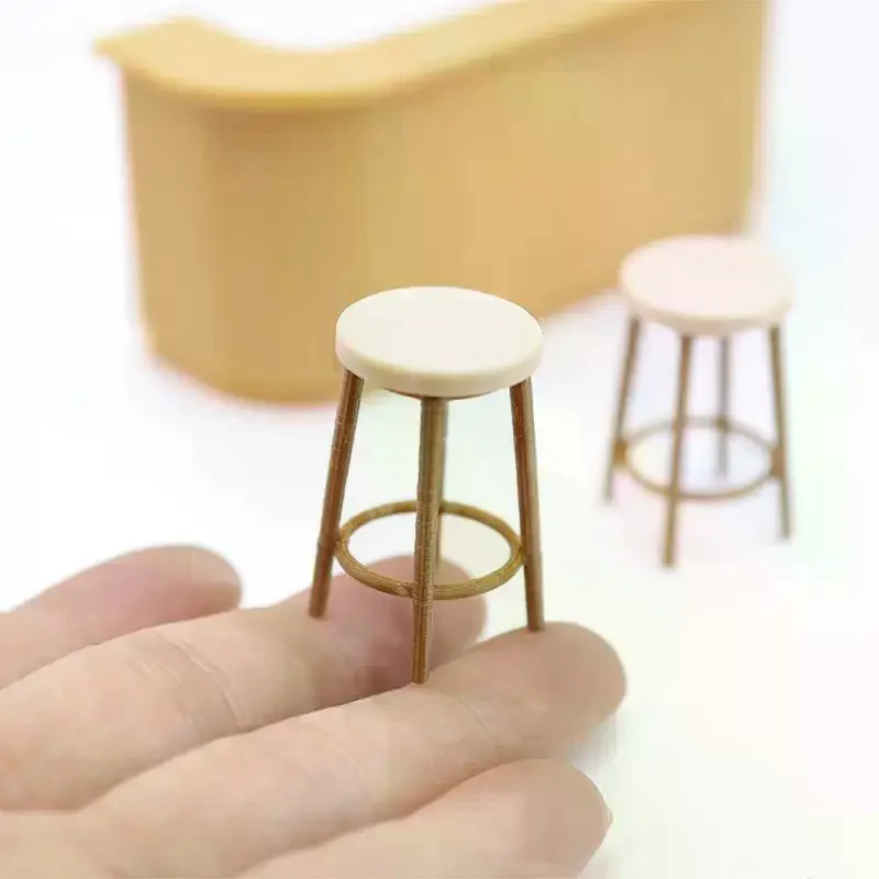 3 個のプラスチック家具ままごとミニチュアテーブル椅子 1:12 スケールドールハウスバーカウンターシーンモデルドールハウスアクセサリー