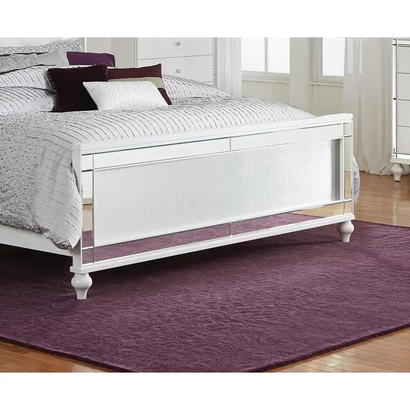 سرير كوين بلمسة نهائية بيضاء معدنية، لوح رأسي معنقدة LED، تصميم عصري لامع لأثاث غرف النوم