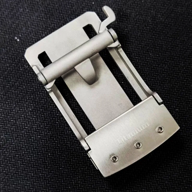 35/38 مللي متر التيتانيوم النقي بلا أسنان السيارات مشبك رئيس غير قابل للصدأ حزام رجالي مشبك تنوعا ومكرر مسننة الزناد مشبك 40 مللي متر