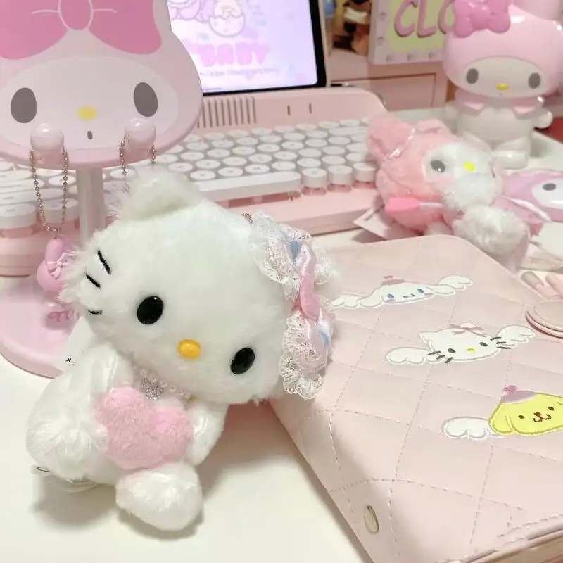 HelloKitty lindo llavero de felpa con forma de corazón Adorable mochila encanto bolso decoración Kawaii pareja regalo a juego para novia