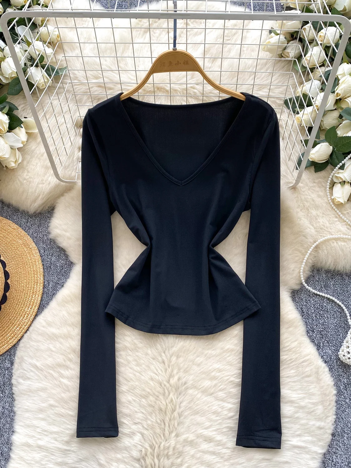 

Женская черная готическая футболка с v-образным вырезом в стиле эмо, эстетичная футболка Y2k Gyaru, винтажные футболки большого размера с длинными рукавами, одежда 2000-х годов, зимняя одежда