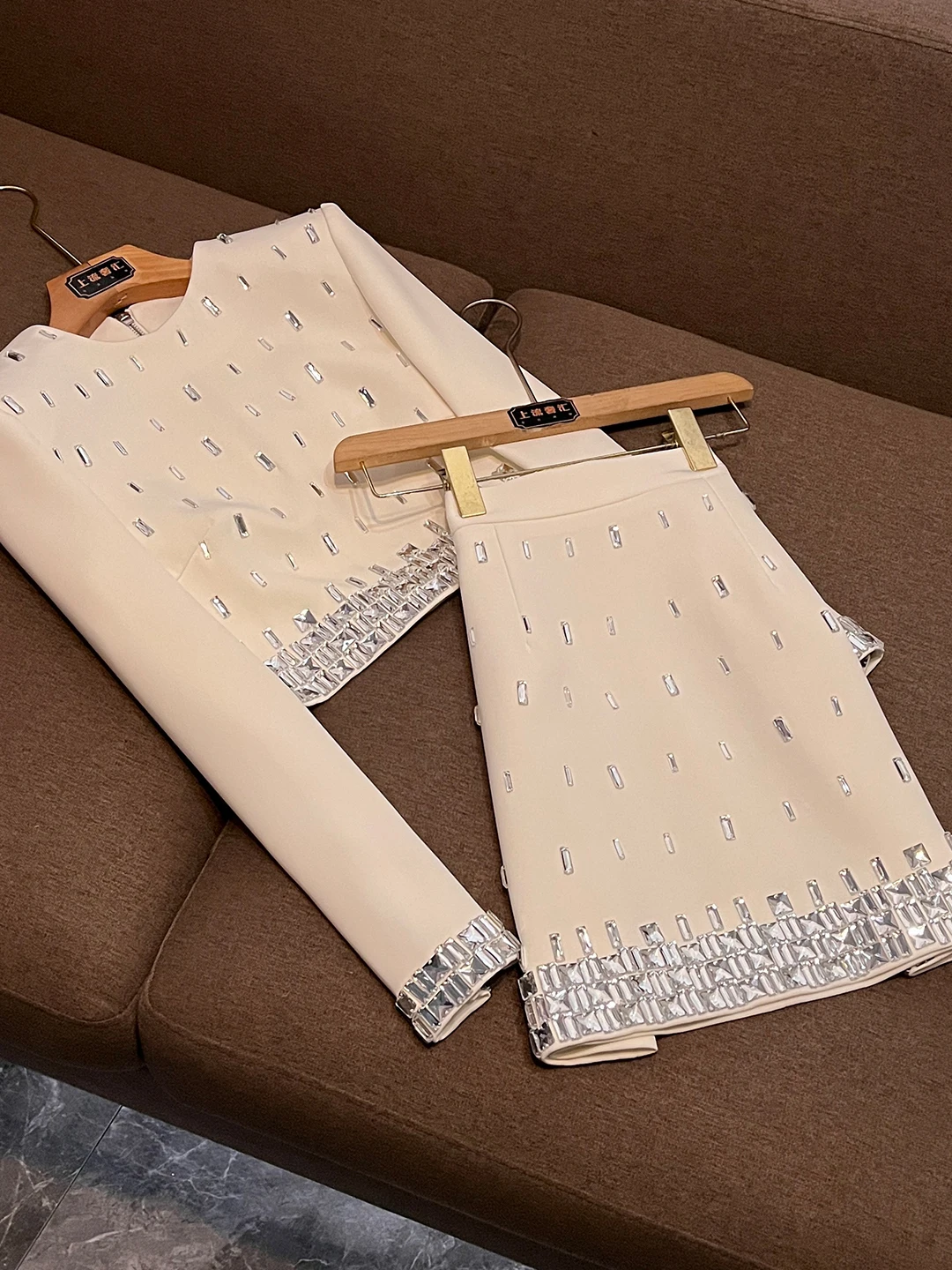 

Summer 2026 Luxury Short round Neck Slim Fit Top And Skirt Set Beaded Wrap around High Waist Fashionable Women's Ensemble