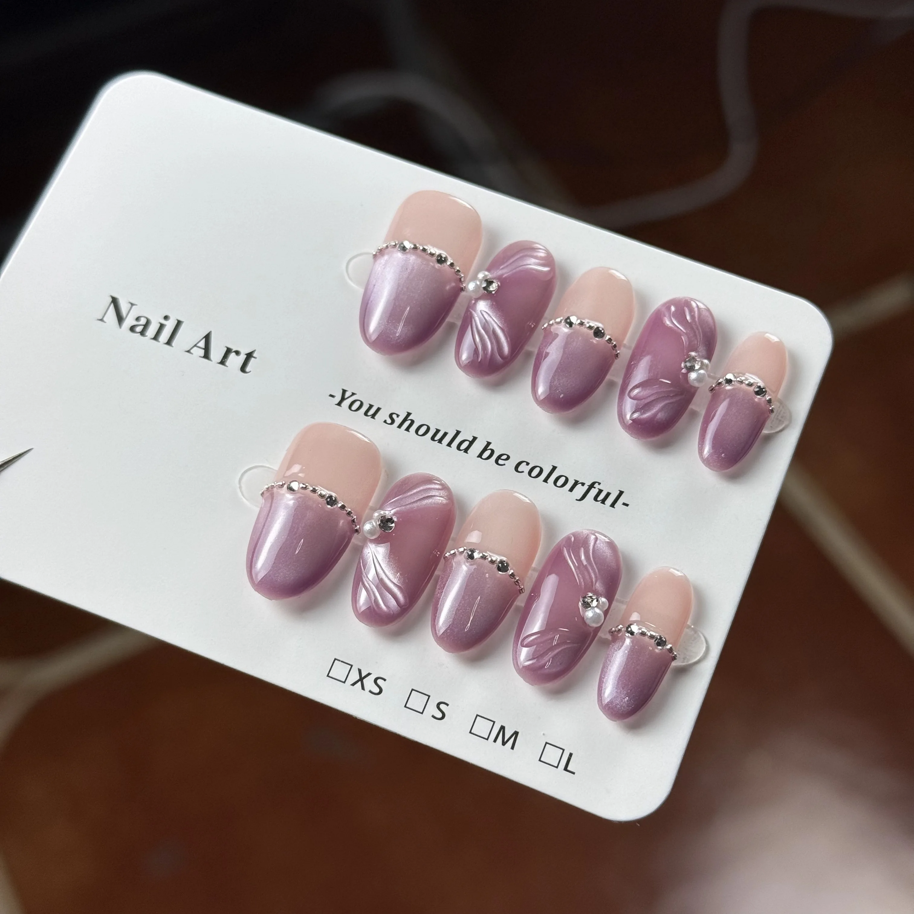 เล็บปลอมปลายแหลมสไตล์ฝรั่งเศส งานแฮนด์เมด ประดับเพชรระยิบระยับ ลายเปลือกหอยหางปลาสีม่วง ดีไซน์หรูหราและสง่างาม 10 ชิ้น