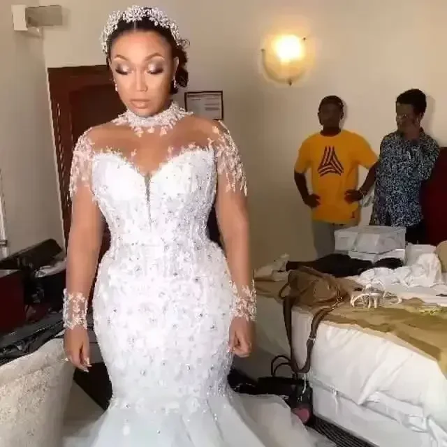 Customized High Quality Mermaid Wedding Dress Luxury Long Sleeve Beaded Sequin Long Train Lace Bridal Gown