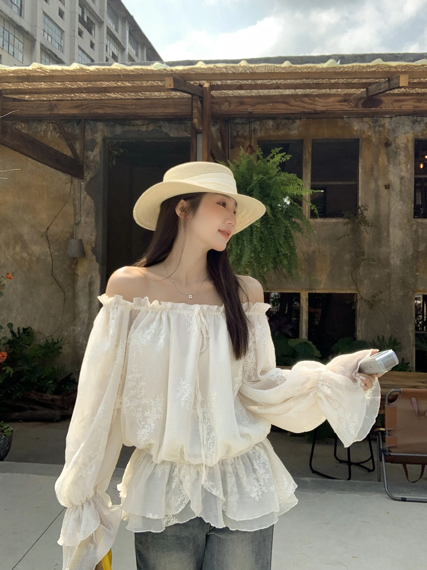 

Elegant Long Sleeve Embroidered Texture Women's Shirt Light Beige One-Shoulder Waist-Cinching Top Korean Style Spring Fashion