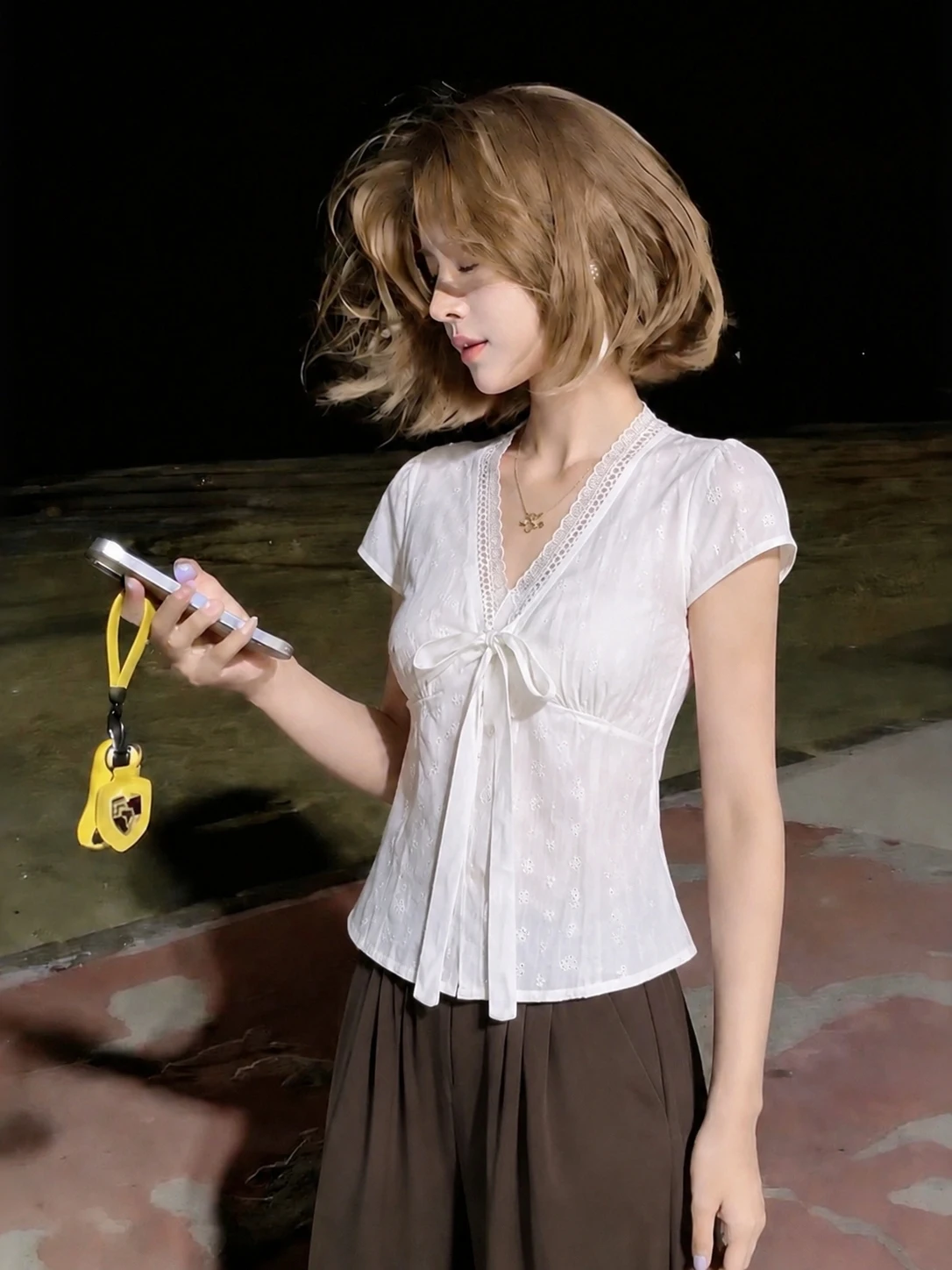 

Slim Fit V-Neck Short Sleeve Shirt Women's Summer 2026 New Style Girl's Sensation Doll Shirt Small Top French Style Embroidery
