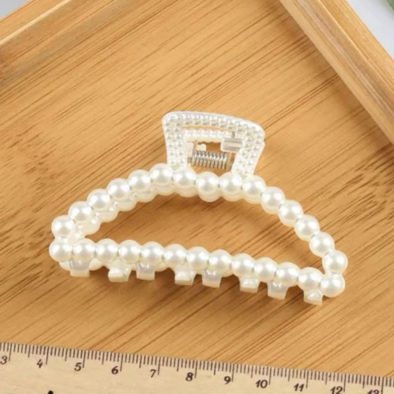 1PC Luxury Trendy Big Pearls Acrylic Hair Claw Clips Round Pearl Makeup Hair Styling Barrettes for Women Hair Accessories