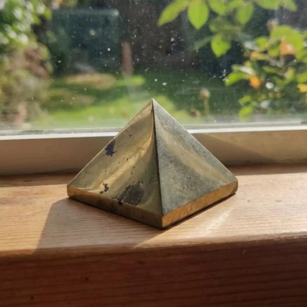 Natural Pyrite Gemstone Pyramid Wealth and Protection Crystal Premium Decorative Stone Home Decor Gift Desktop Decoration