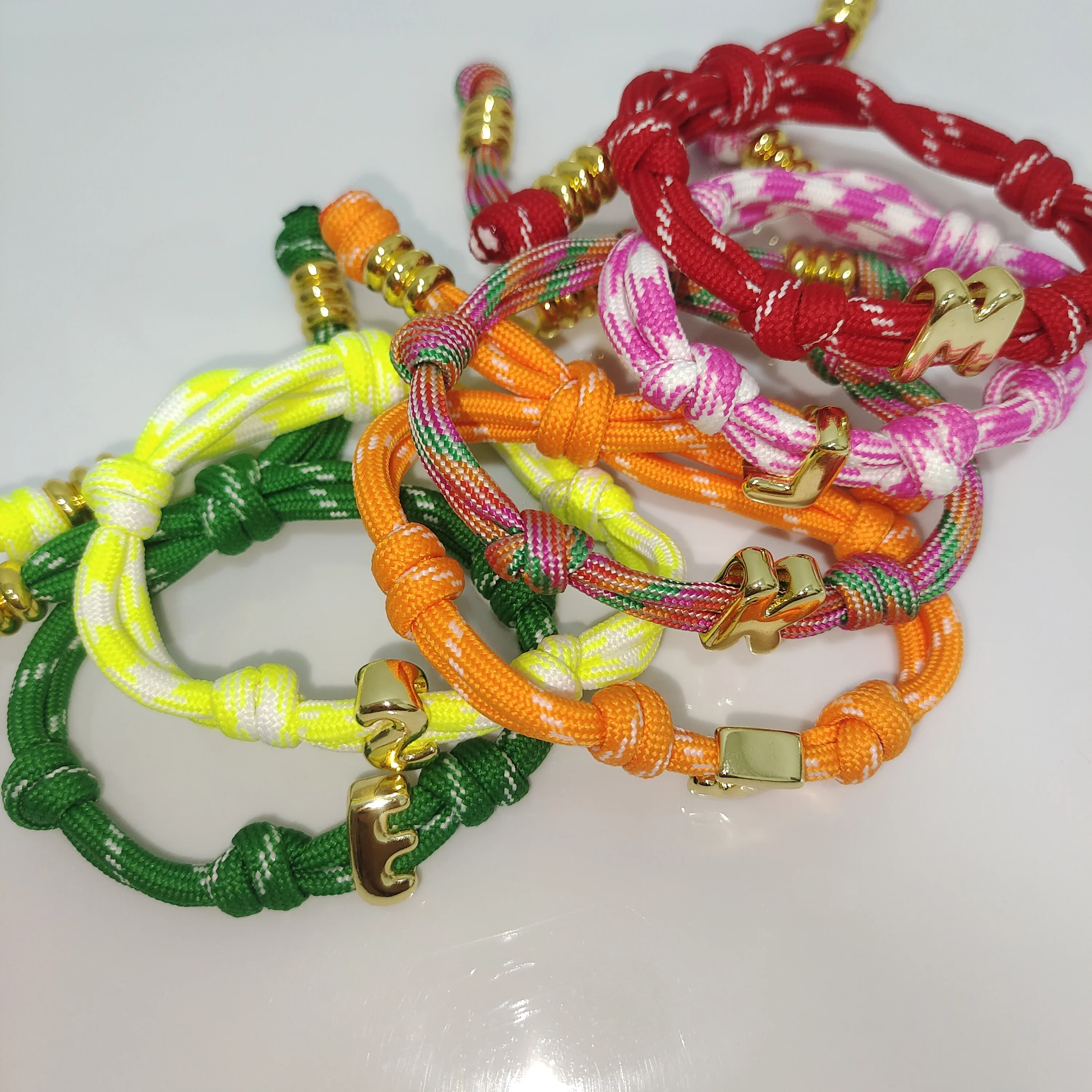 

Браслет с буквами и буквами для пары, сделай сам, плетеная веревка ручной работы, подвеска с алфавитом, красочные ювелирные изделия, Рождественский подарок