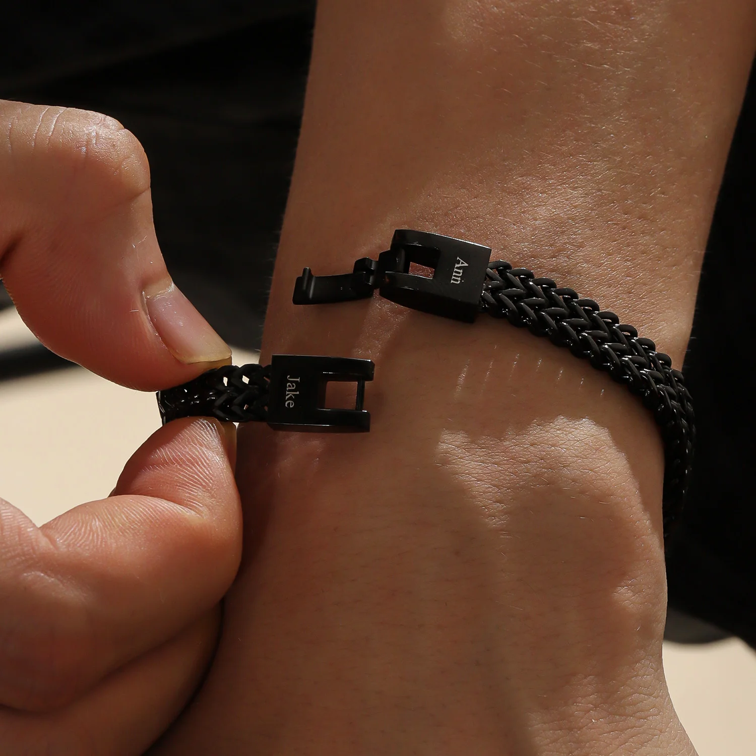 Dascusto Benutzerdefiniertes Namensarmband mit doppelter Seilkette für Herren, Edelstahlarmband, polierte Farbe, Punk-Biker-Armband, Herrenschmuck – Detail 3