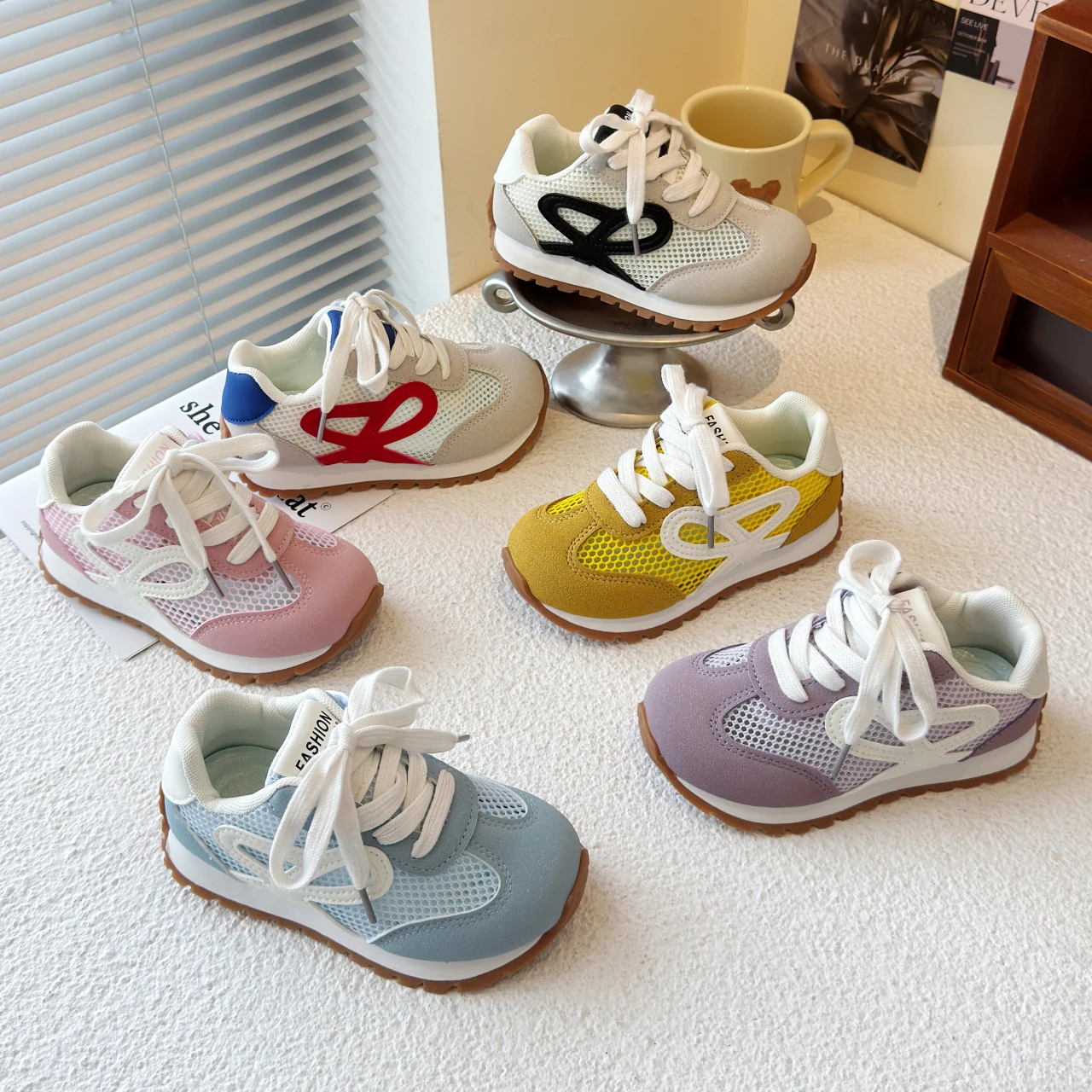 

Брендовая детская повседневная обувь, мода 2025 года, кроссовки для маленьких девочек и мальчиков, Нескользящая мягкая подошва, детская обувь для малышей, дышащие сетчатые кроссовки