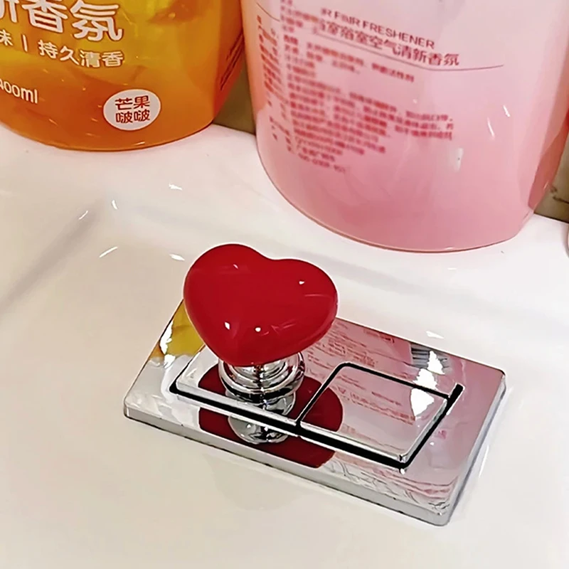 Pressa per wc a forma di cuore Love Toilet Press Button pulsanti per serbatoio dell'acqua del bagno interruttore a pressione decorazione per la stanza da bagno protezione per unghie