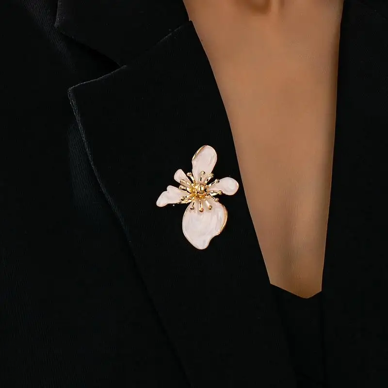 Luxury Shiny Crystal Metal Brooch Pins Elegant Anti-rust Jewelry for Women Men Wedding Party Banquet Wear