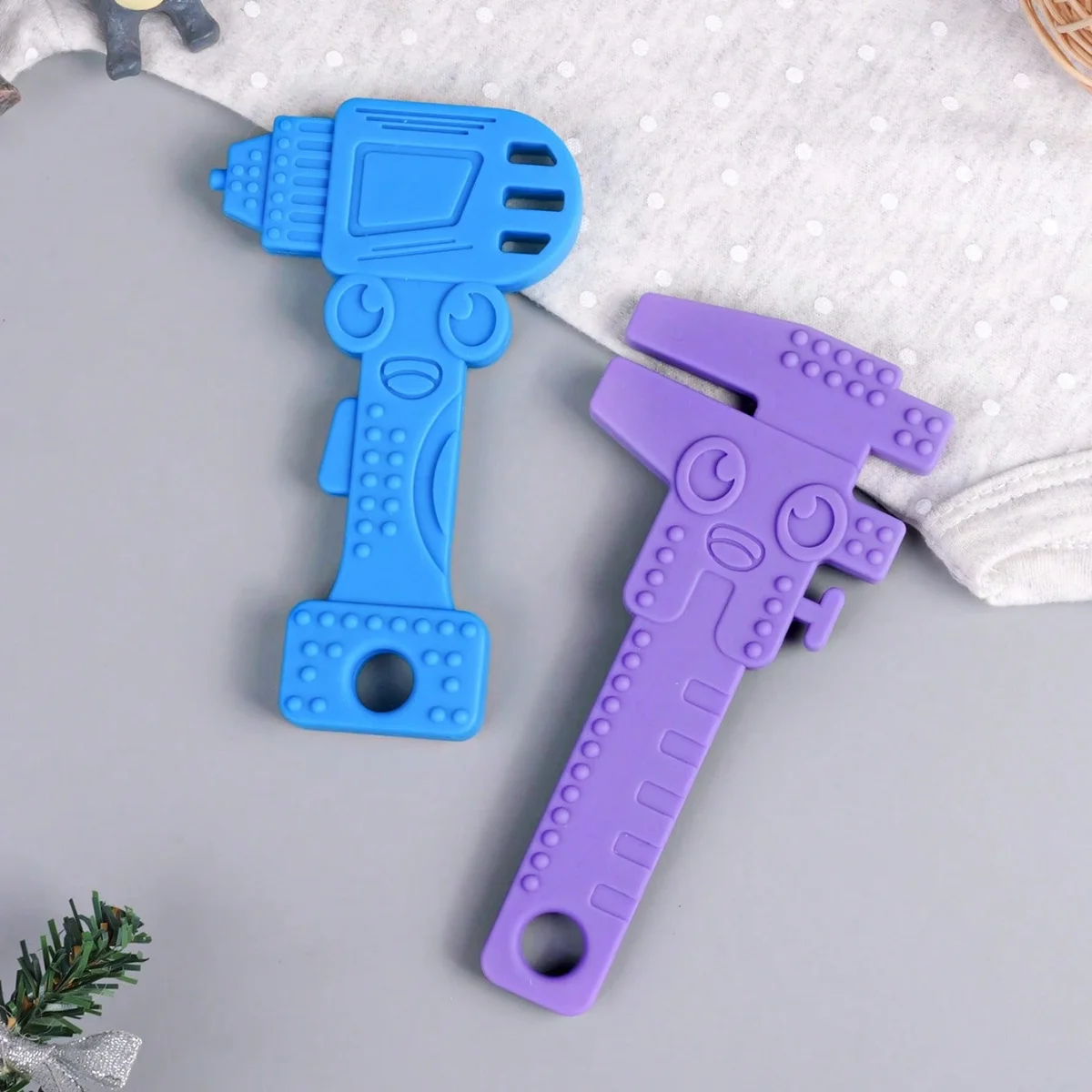 

TYRY.HU 2pcs New Baby Silicone Teether BPA-Free Wrench Tools Baby Necklace Pendant Silicone Teether Baby Teeth Care Chewing Toy