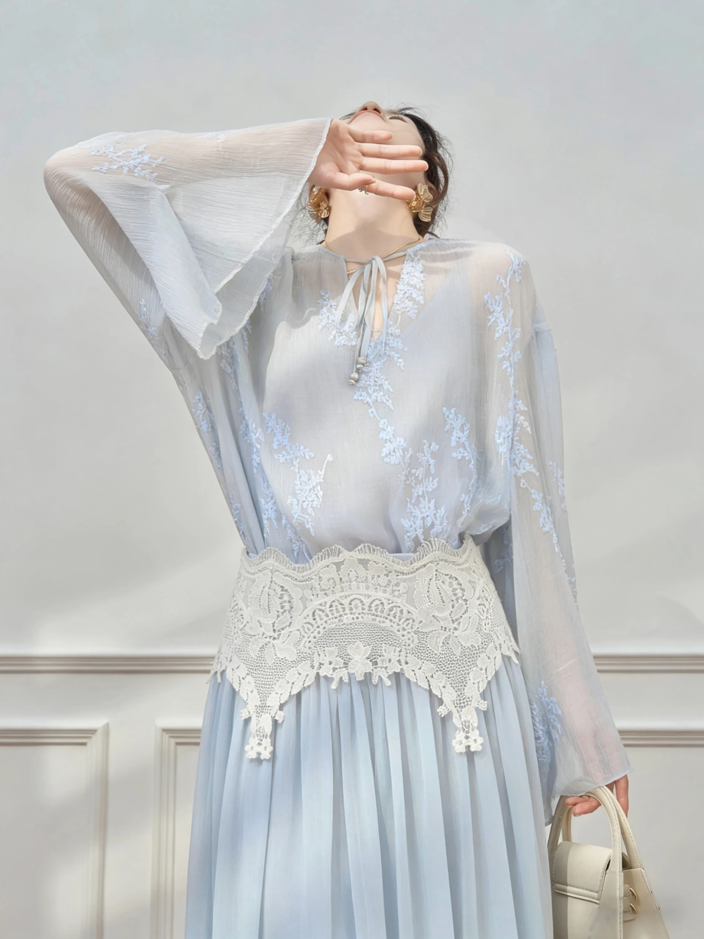 

Blue Halter Half Skirt Set Women's Fashionable Casual Loose Fit V-Neck Long Sleeve Shirt And Skirt Ensemble High Waist