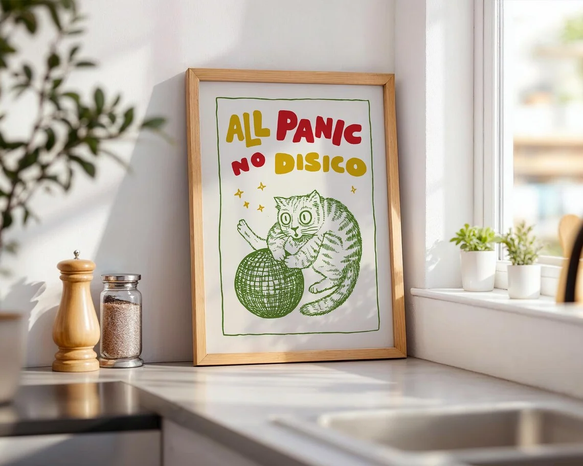 All Panic No Disco Cat & Disco Ball WANDKUNSTDRUCK DEKORATION Verspieltes, humorvolles Retro-Themenposter – ein ausgefallenes Statement-Stück für
