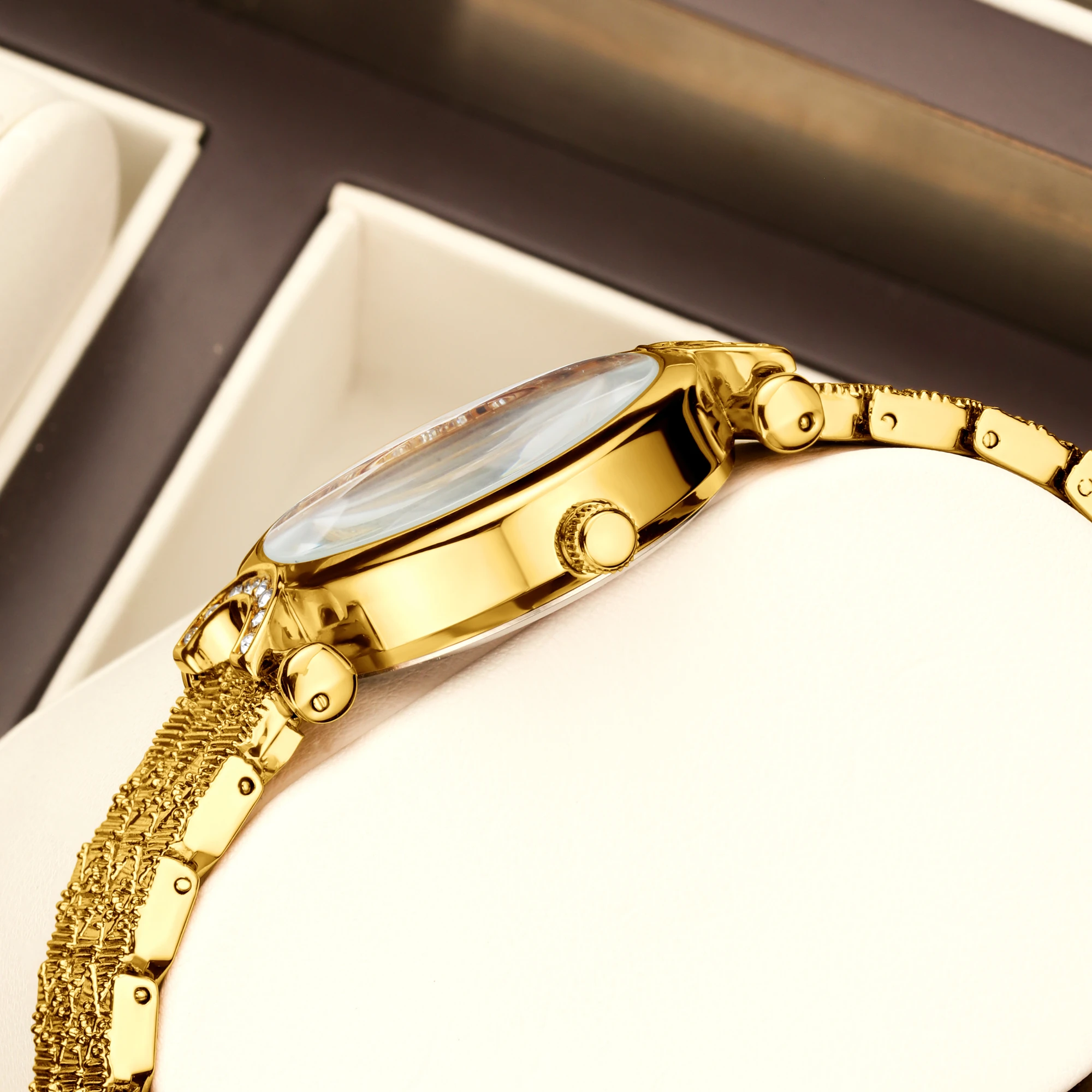 Yalalusi Merk 2024 Nieuwe Hot Model Goud Kristal Diamanten Luxe Met Doos Horloge Verwijderaar Dames Geschenk Ion Vacuüm Plating