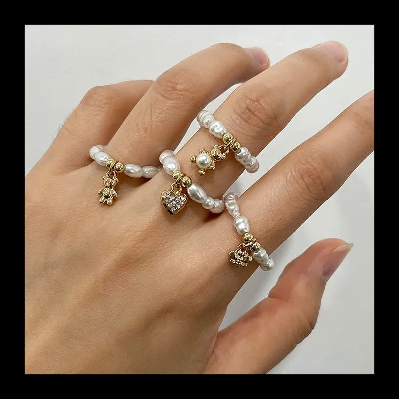 Ins مطرز مجموعات متعددة من حلقات اللؤلؤ المرأة فراشة قلادة حلقة مرنة