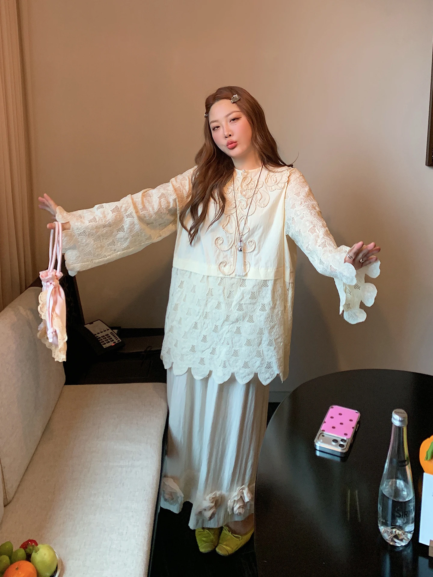 

Элегантная женская блузка с длинным рукавом и кружевом, весенний дизайн, большие размеры, модная повседневная модель прямого кроя, дышащая, с круглым вырезом, открытая.