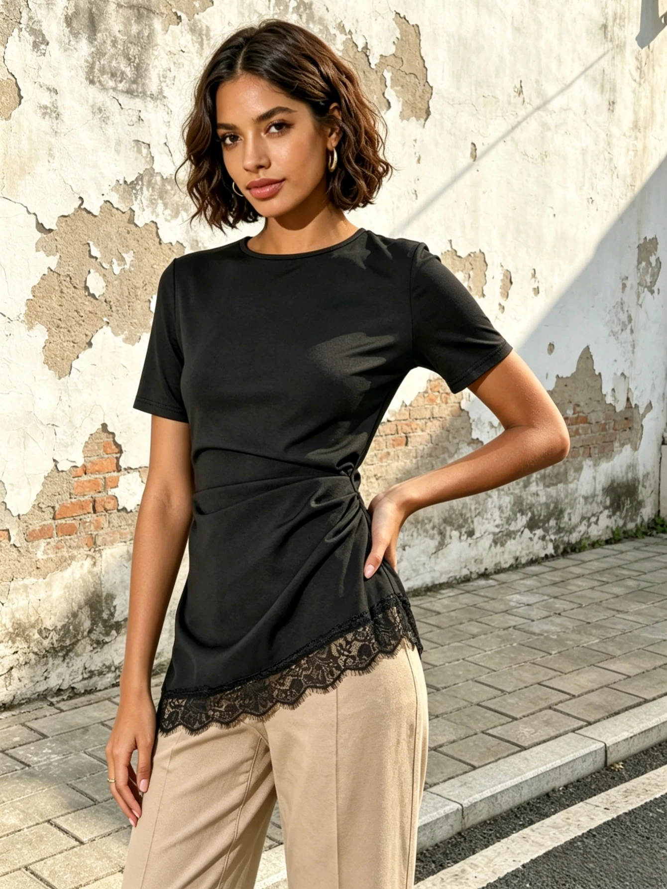 Damen-T-Shirt mit Rundhalsausschnitt, kurzen Ärmeln, geraffter Taille, Spitzenbesatz am Saum, unregelmäßiger, schmaler Schnitt, lässiges Alltags-Sommer-Oberteil – Detail 3