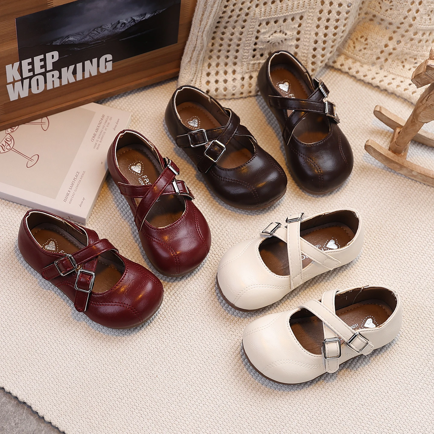 

Girls Cross Strap Leather Shoes with Buckle 2026 New Summer Toddler Mary Jane Flats Soft Sole Classic Chic School Party Footwear