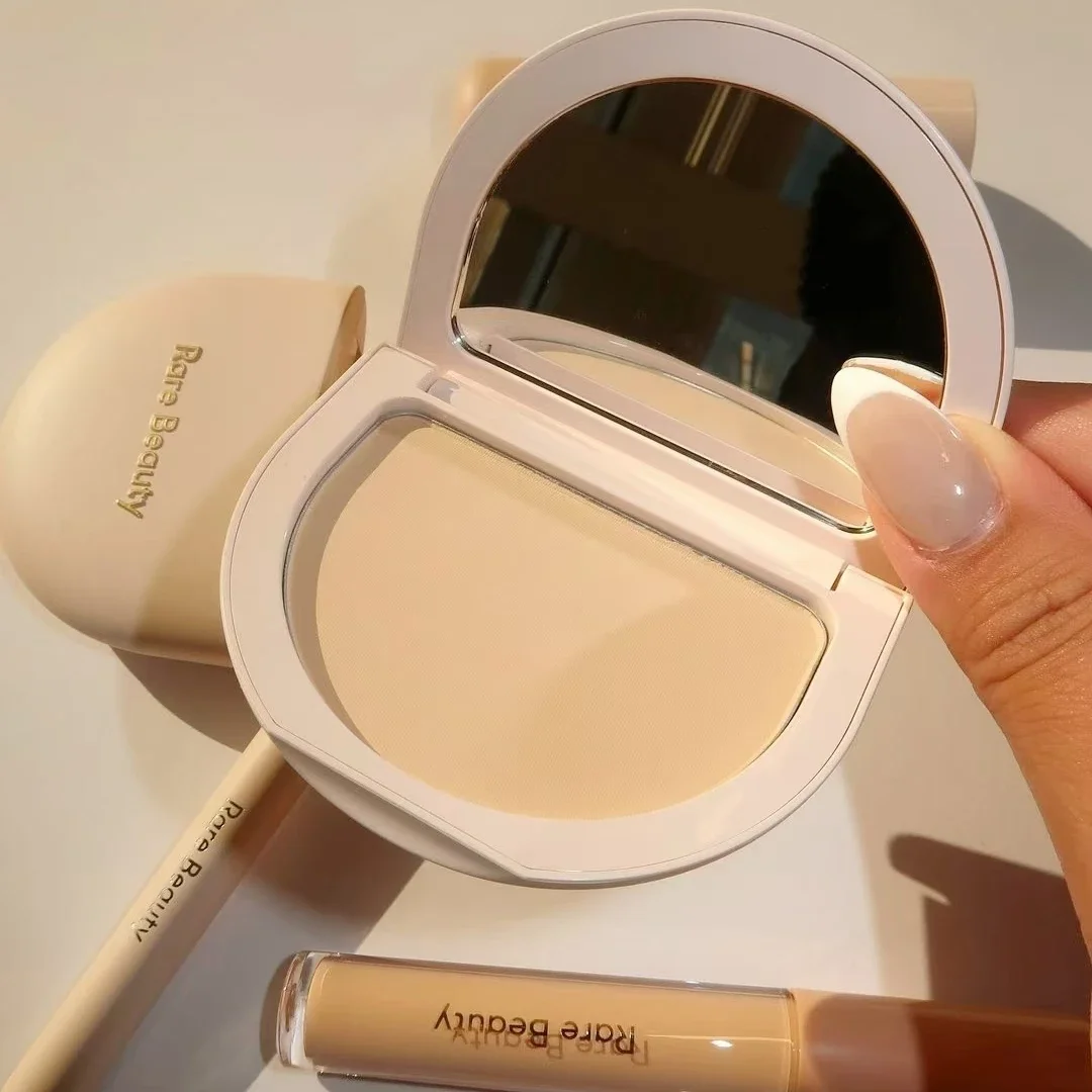 Zeldzame schoonheid True To Myself getint geperst afwerkingspoeder Direct vervaging Glad Verminder glans en verstelbare make-up met natuurlijke afwerking