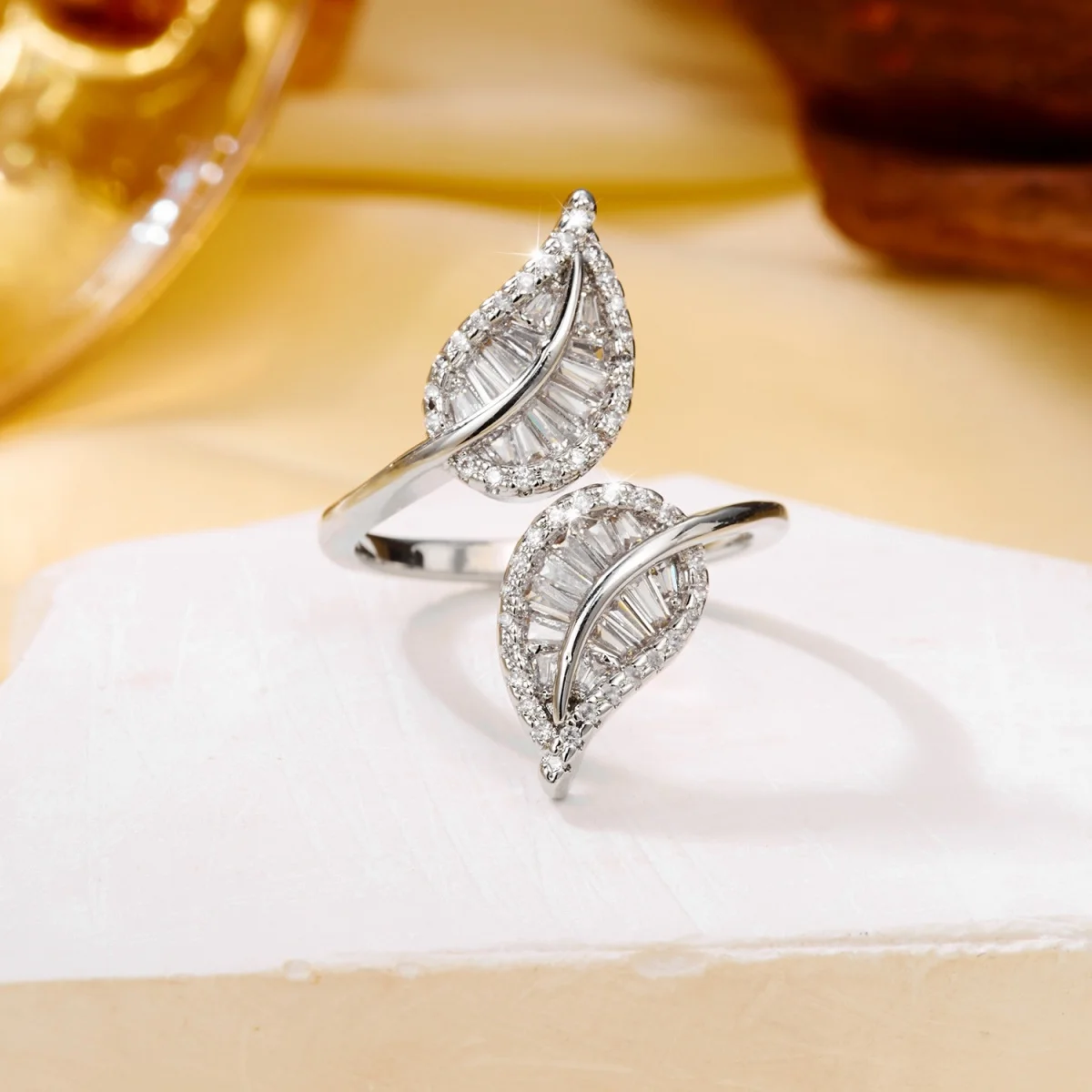 Vintage elegante, mit Blättern und CZ-Zirkon verzierte Öffnungsringe für Damen und Herren, zarter, glänzender Feder-Fingerring, Party- und Eheringe, Schmuck – Detail 13
