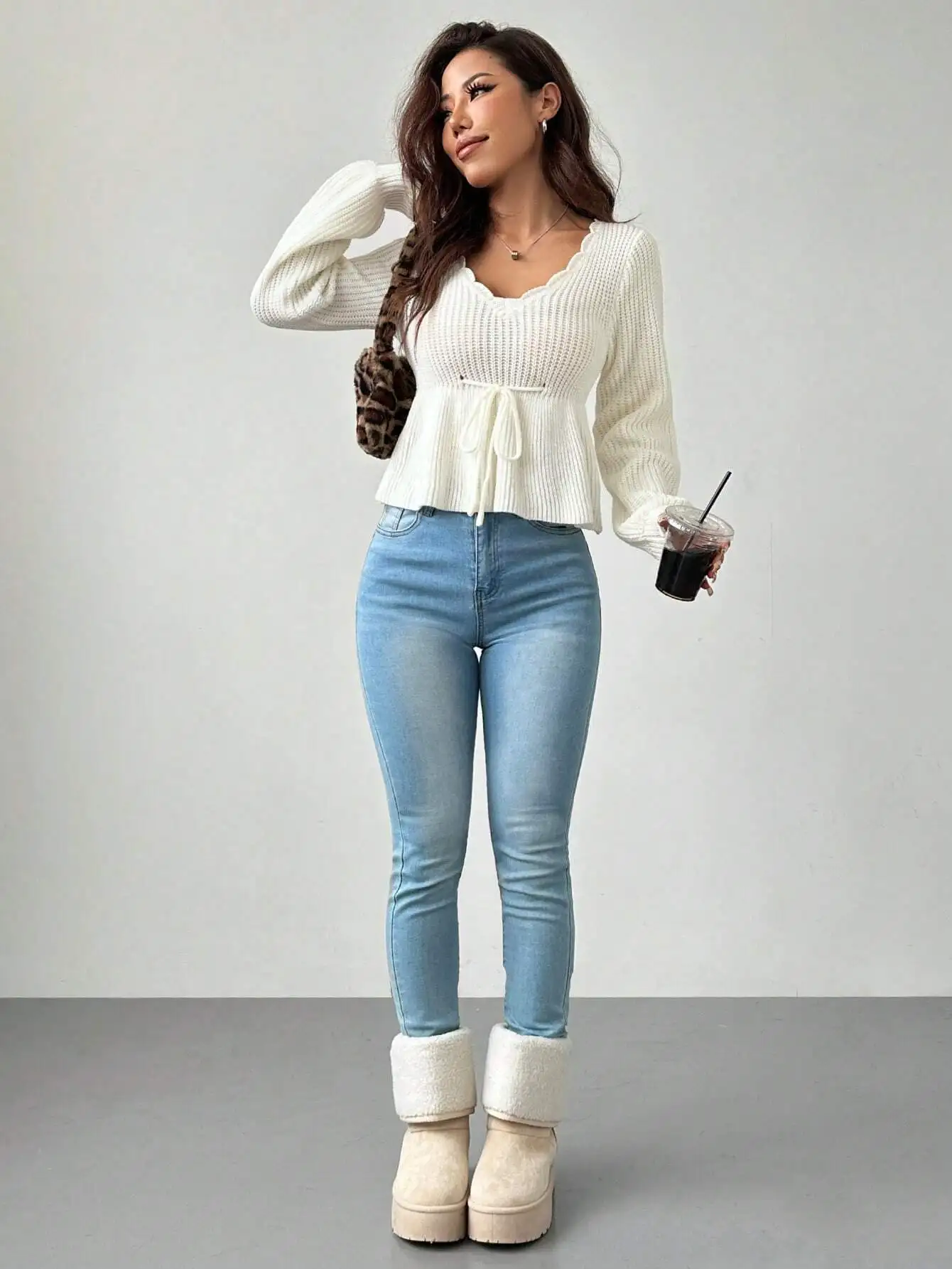 بلوفر نسائي كبير برقبة على شكل حرف V من الصوف المحبوك بخصر عالٍ على شكل حرف A لمقاس كاجوال مريح