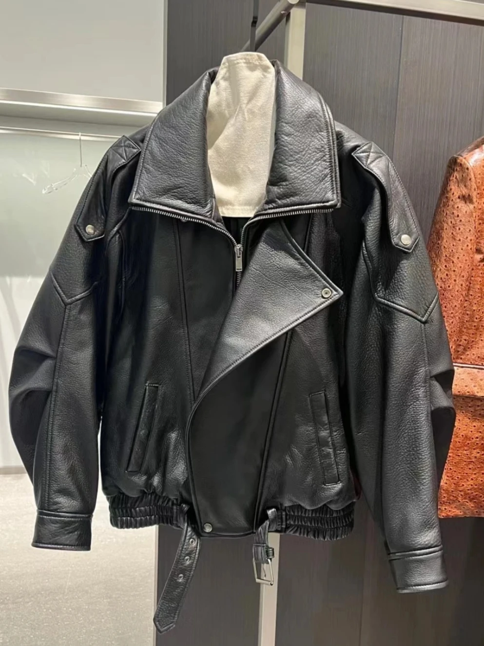 

Motorcycle Style Handsome Black Leather Jackets for Women Vintage Trendy Turn-Down Collar Pleated Fashion Loose-Fit Jacket Top