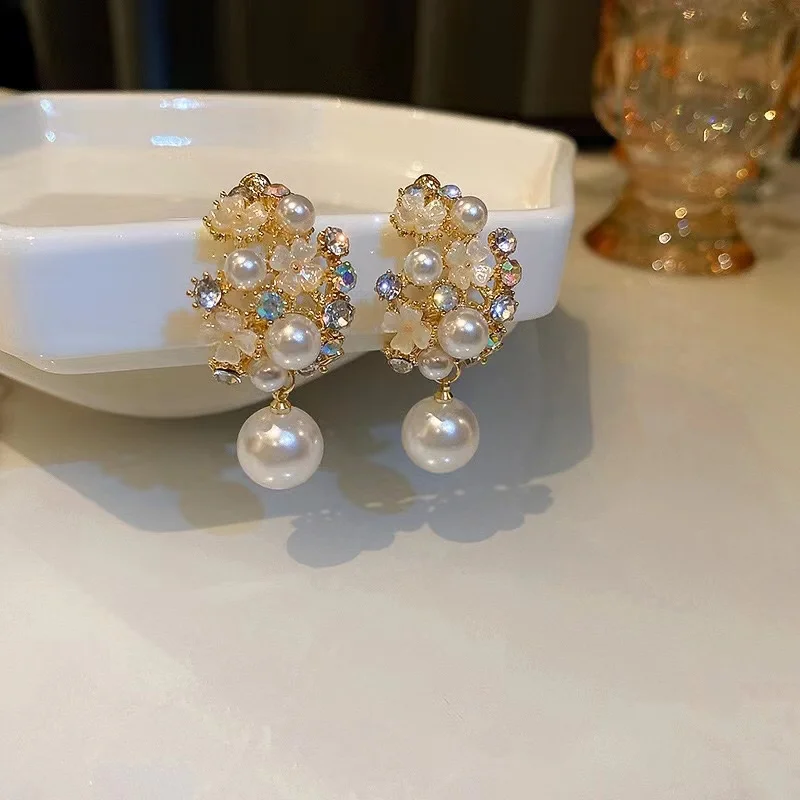New Arrival Pearl Vintage Geometric Simple Micro Inlaid Hollow Flower Women Dangle Earrings Fashion Sweet Elegant Lady Jewelry