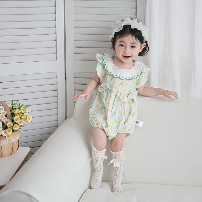 MINISO ฤดูร้อนเด็กสาว Pastoral ลูกไม้กระพือสามเหลี่ยม Romper ผ้าฝ้ายทารกแรกเกิดนุ่มสวมใส่ทุกวัน 0-1 ปี Bodysuits