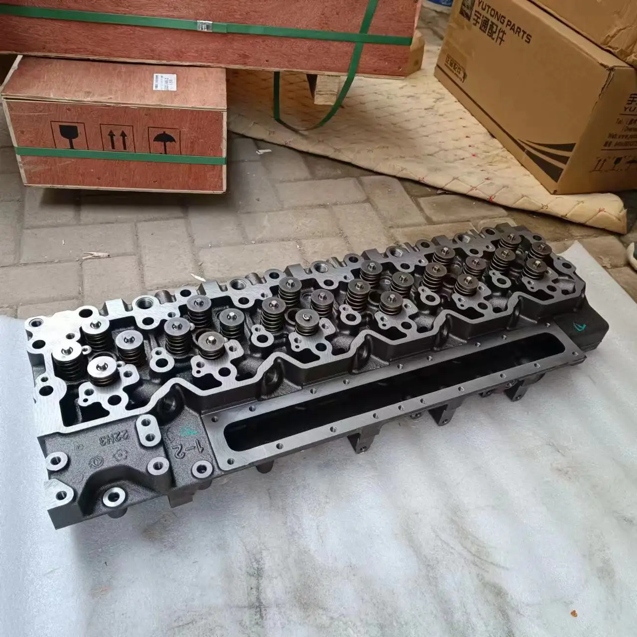 Good Performance Bus Engine Parts 6d14 Engine Cylinder Head Gasket Engine 4P10 Bolt Cylinder Head