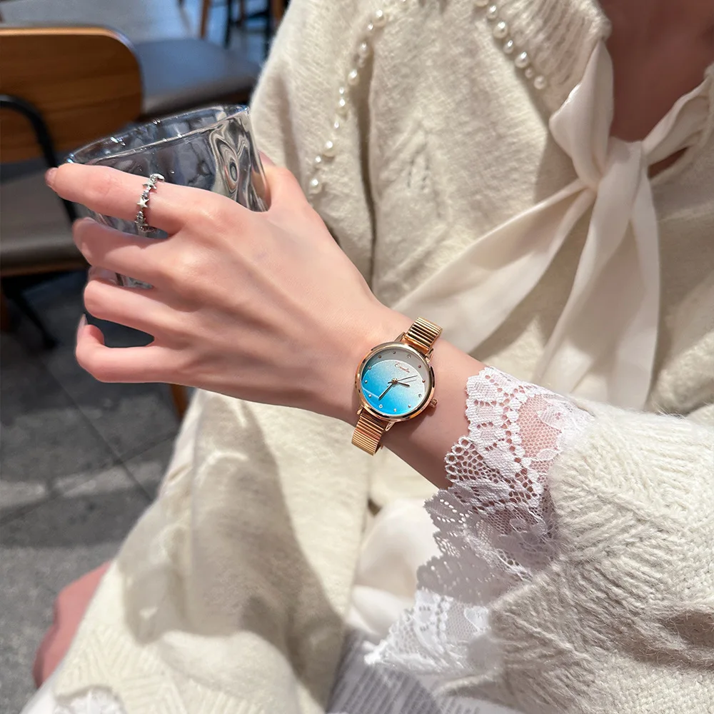 ساعة يد نسائية أنيقة، ساعة كوارتز نسائية عصرية بحزام متدرج اللون، هدية مثالية للسيدات.