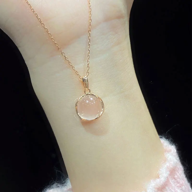 

Natural Powder Crystal Round Pendant Necklace for Women, Light Luxury, High-end, Fashionable and Personalized Collarbone Chain