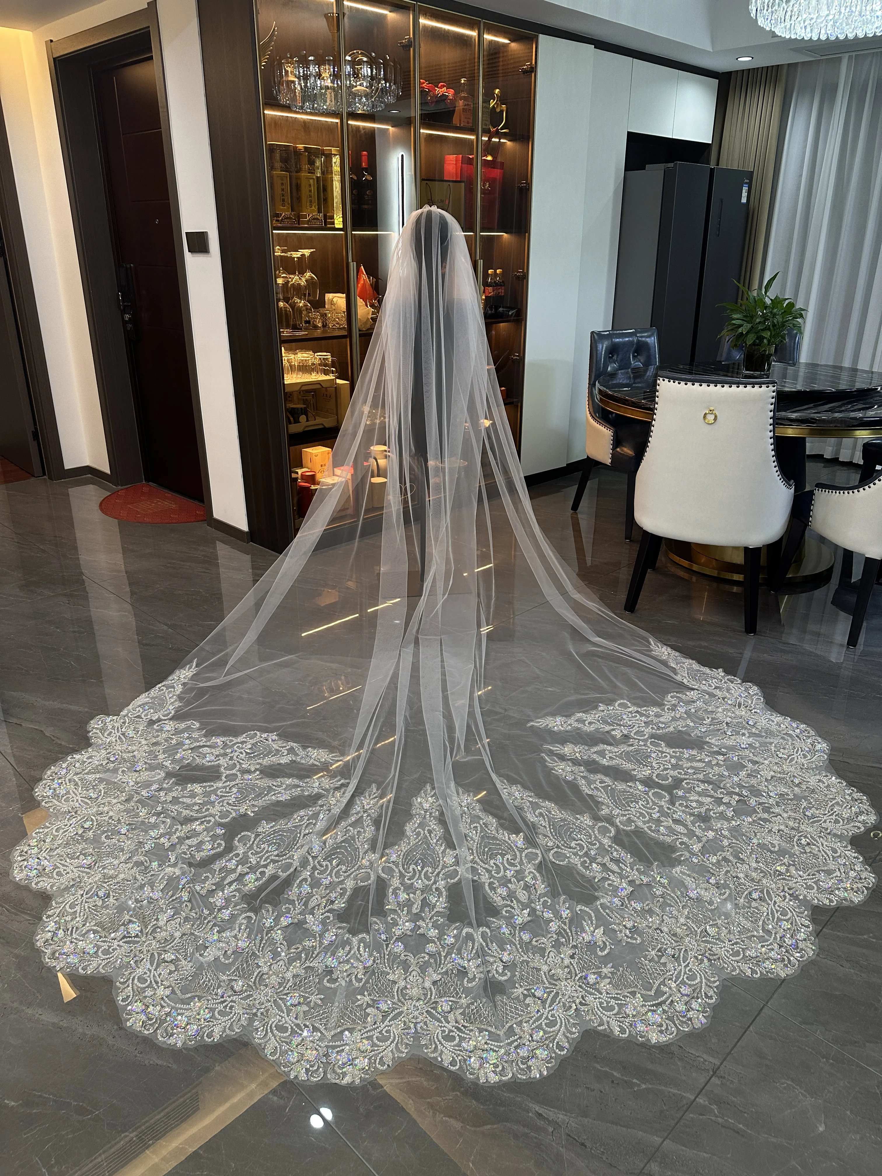 Exquisite Long Wedding Veil Luxury Bridal Veils Sparkling Beading with Crystal Shining Long Wedding Veils