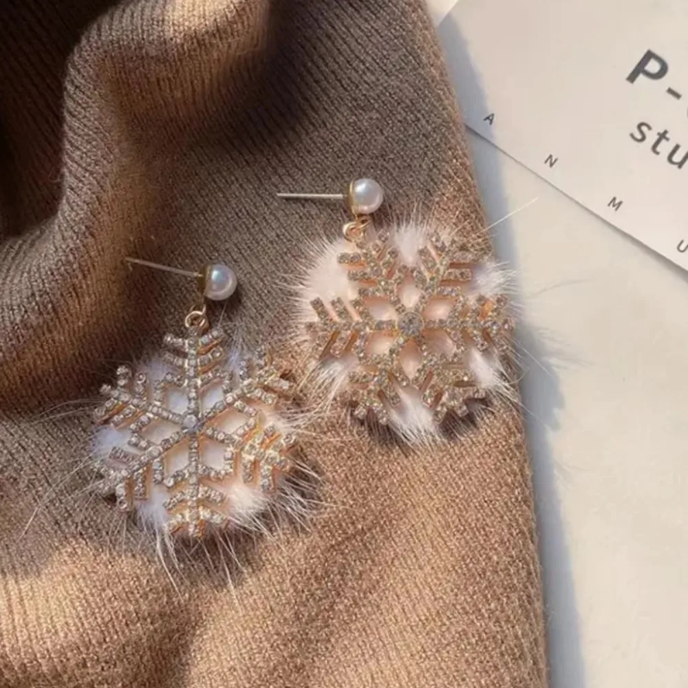 2025 New Christmas Snowflake Plush Dangle Earrings for Women Girl Pearl Rhinestone Furry Holiday Jewelry Accessories Gift