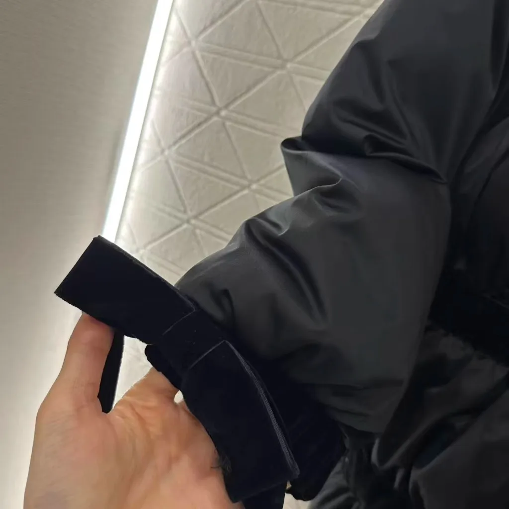 سترة أسفل 25 خريف/شتاء نمط جديد بزر أمامي مزين بفيونكة مخملية سترة متوسطة الطول