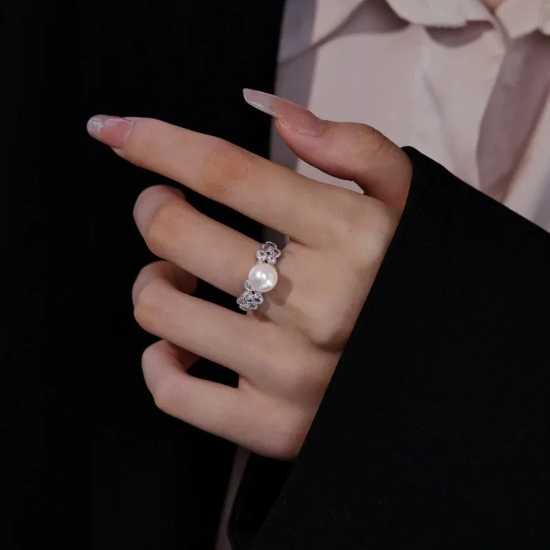 Anillo de perlas de imitación de circón brillante de lujo para mujer, diseño de nicho, anillos abiertos ajustables de Color plateado, regalos de joyería de moda para fiesta