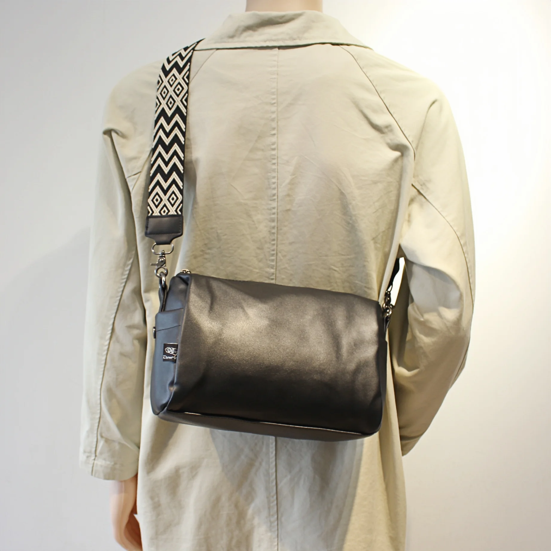 

Trendy Soft Leather Men's Bapa Commuter Crossbody Bag Large Capaci Bag Luxury Feel Pillow Bag Women's Bag