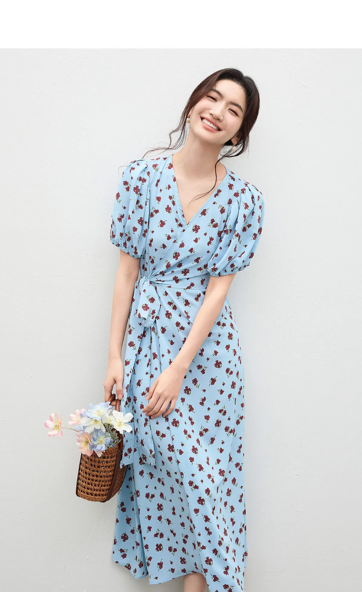 SENTUBILA 2026 Sommer-Blumenkleider für Damen, Französischer V-Ausschnitt, Puffärmel, Elegantes Taillenband, Figurbetontes Bedrucktes Midi-Kleid W62LF7571 – Detail 16