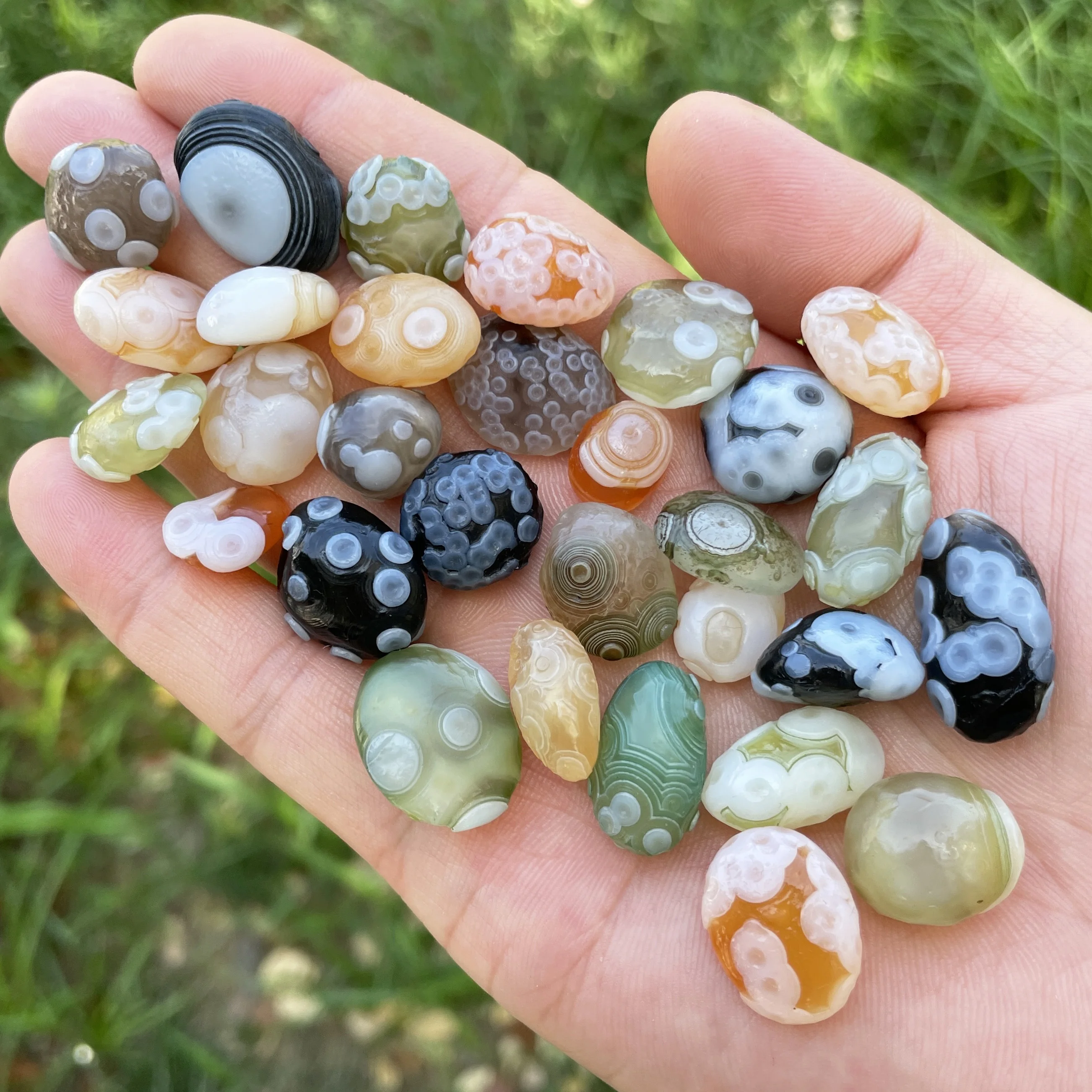 Natural Green Sardonyx Alxa Gobi Agate Rock Specimen Energy Crystal Healing Stone Garden Decor GK1-22 (olive oil maintain)