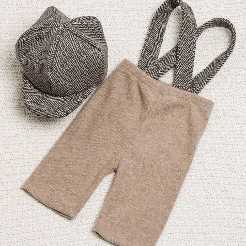 conjunto-classico-de-roupa-para-fotografia-de-recem-nascidos-macacao-com-suspensorios-chapeu-de-jornaleiro-e-terno-de-cavalheiro-para-sessao-de-fotos