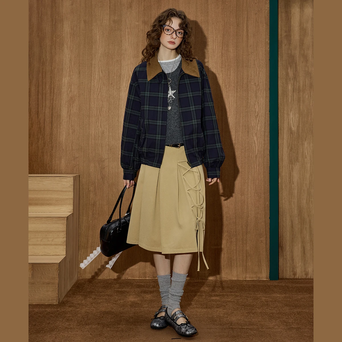 سترة نسائية لخريف 2025 ذات ياقة كلاسيكية سترة منقوشة بألوان متعددة تصميم قصير بتصميم قصير مرقع بنمط متخصص كبير الحجم #4