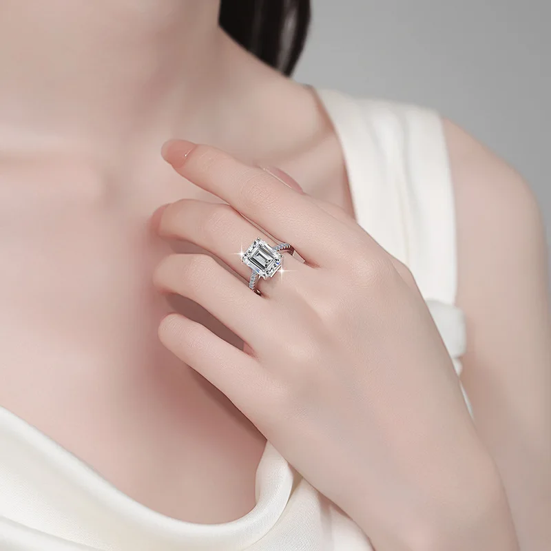 

Кольцо женское из платины PT950 с муассанитом 5 карат — вневременной дизайн «Изумрудная огранка», платина 5 карат, выбор коллекции