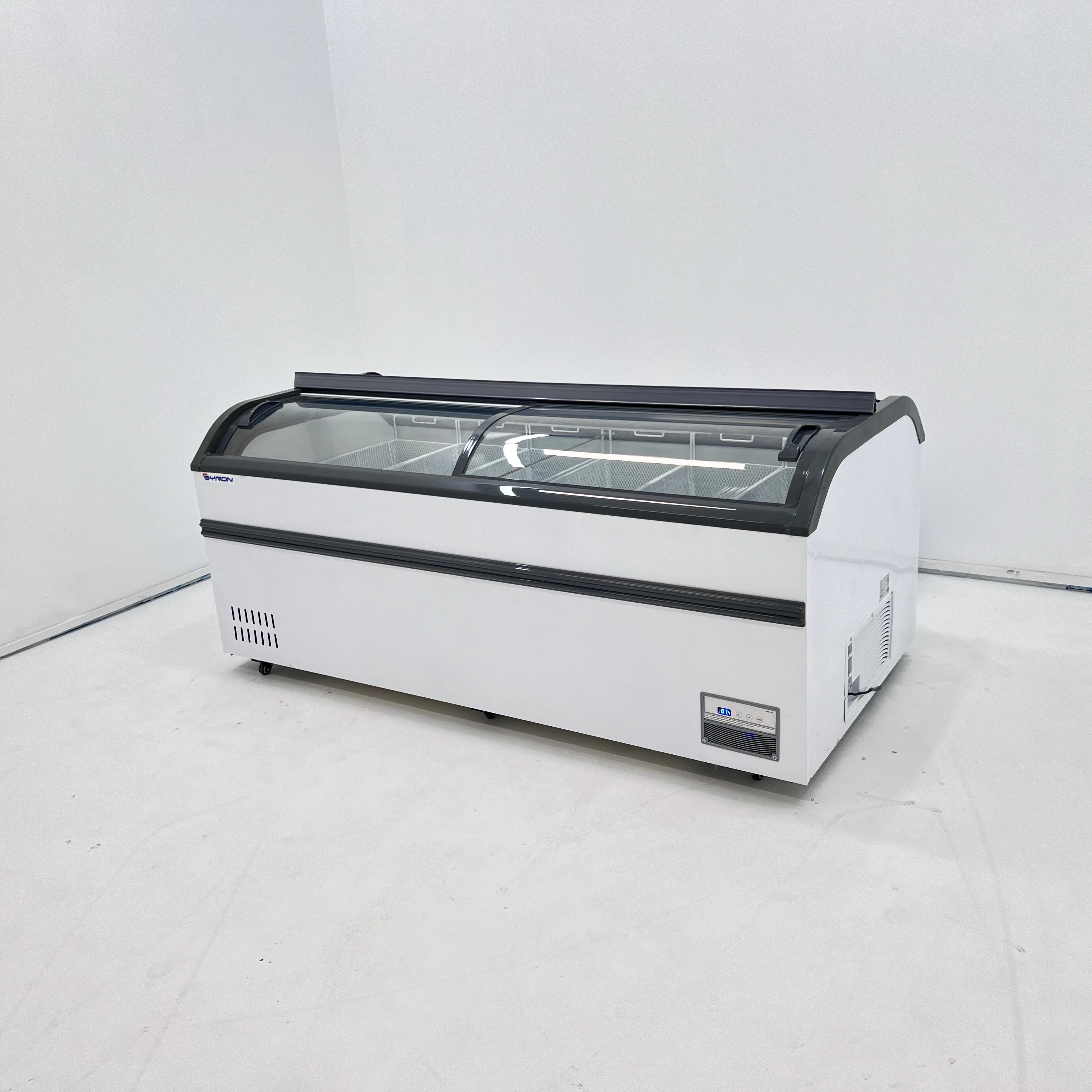 

Морозильная витрина-остров с изогнутым стеклом для демонстрации замороженных продуктов в гипермаркетах