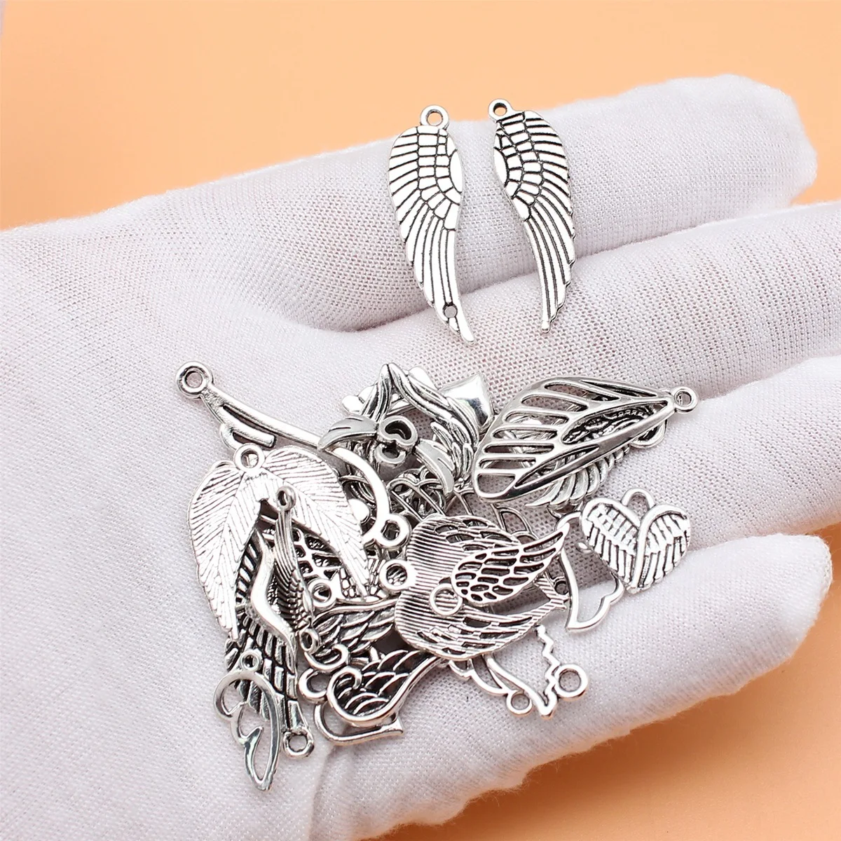 26 szt. Antyczny srebrny kolor skrzydła Charms kolekcja do tworzenia biżuterii, 26 stylów, po 1 z każdego