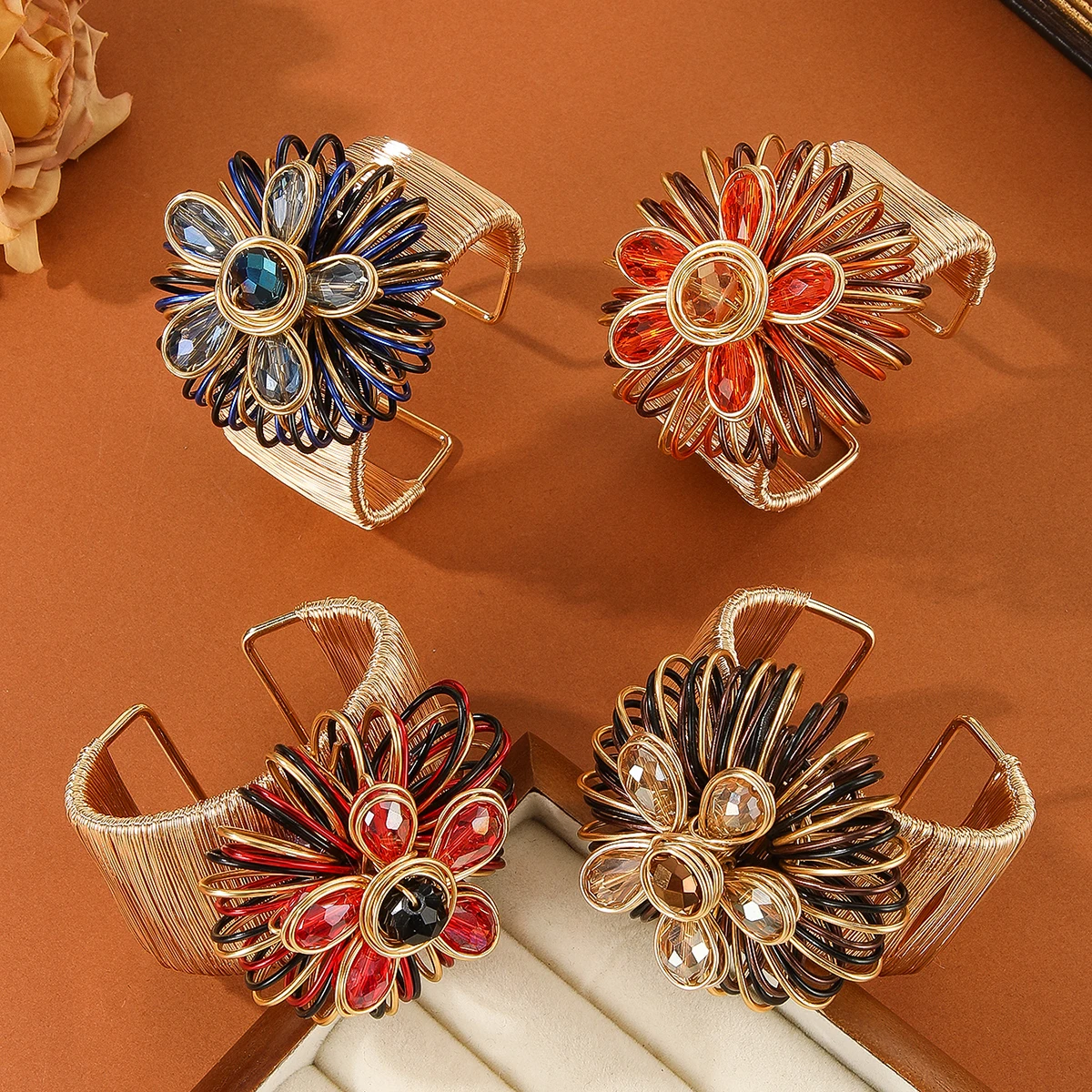 

4pcs Mixed Hot-selling Hand Jewelry Braided Flower Western Style Aluminum Wire Crystal Bead Handmade Open Bangle